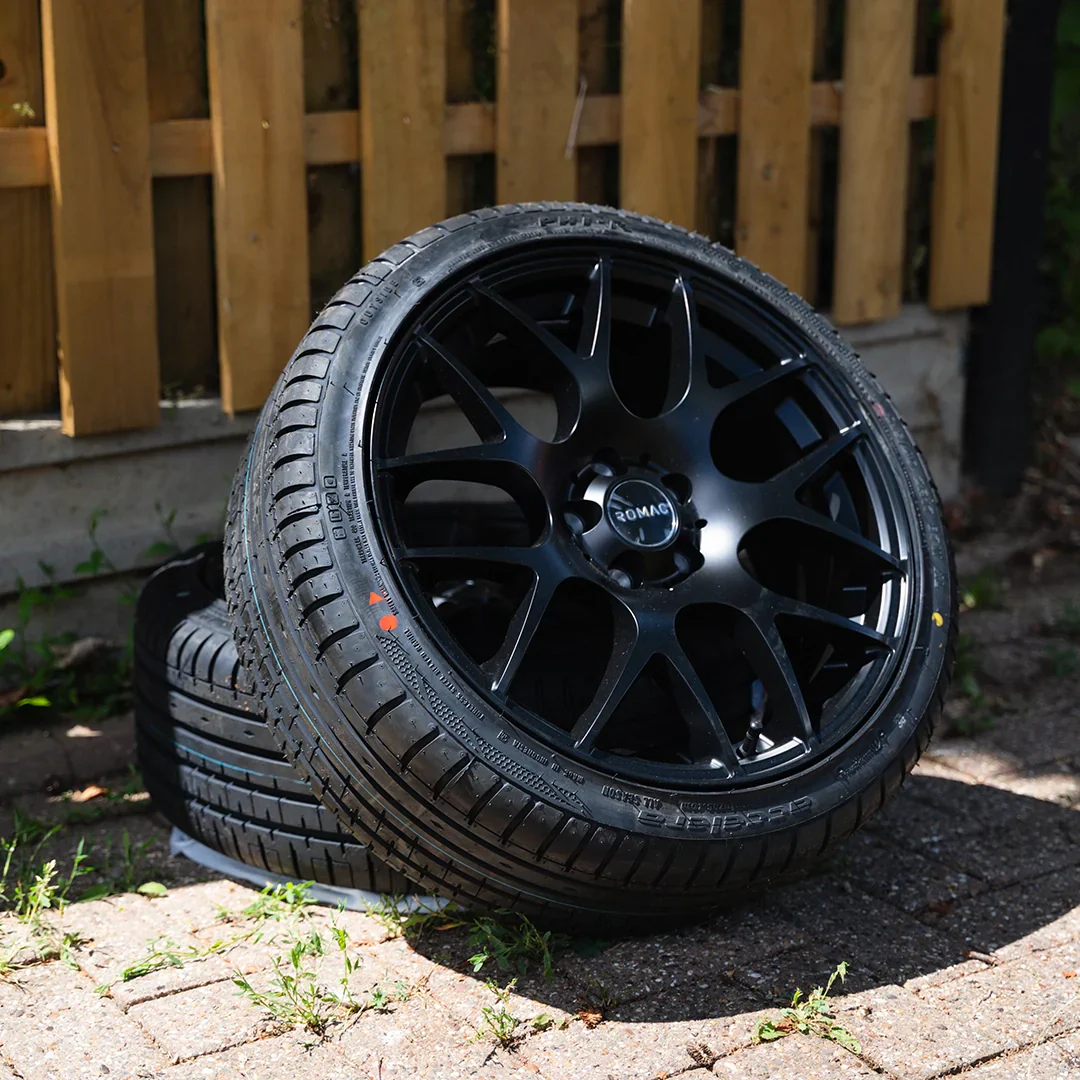 Accelera PHI-R 225 55 R16 99W XL - Image 3